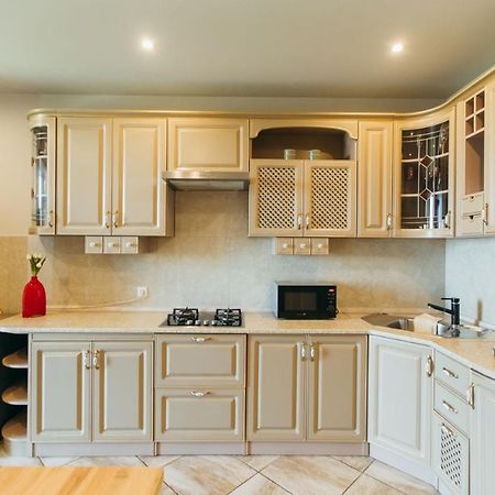 Atlant Luxury Big Family Apart On Golovna З Двома Окремими Спальнями Навпроти Тц Депот Безконтактне Заселення Черновцы Экстерьер фото