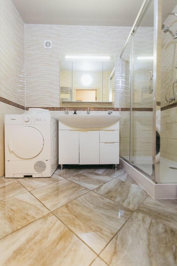 Atlant Luxury Big Family Apart On Golovna З Двома Окремими Спальнями Навпроти Тц Депот Безконтактне Заселення Черновцы Экстерьер фото