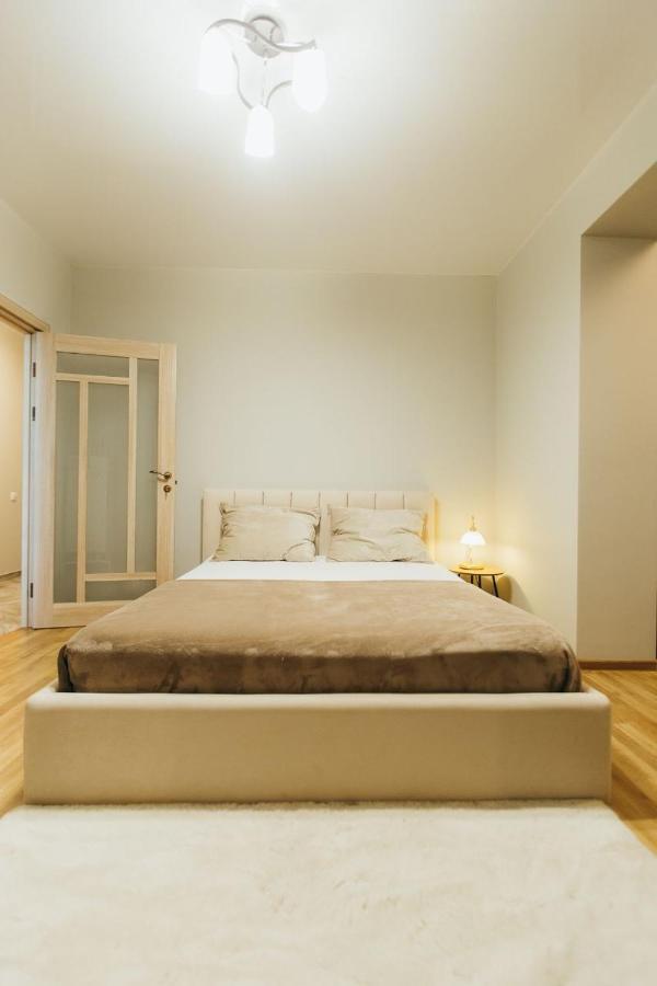 Atlant Luxury Big Family Apart On Golovna З Двома Окремими Спальнями Навпроти Тц Депот Безконтактне Заселення Черновцы Экстерьер фото