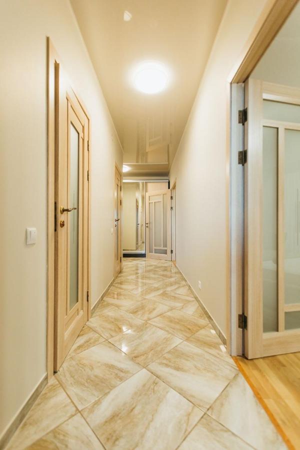 Atlant Luxury Big Family Apart On Golovna З Двома Окремими Спальнями Навпроти Тц Депот Безконтактне Заселення Черновцы Экстерьер фото